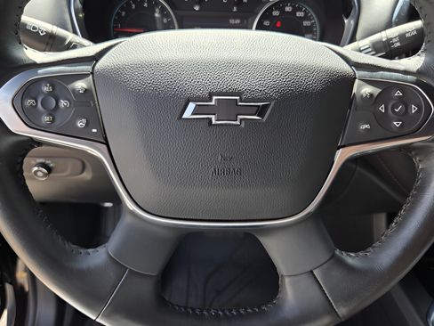 Used 2022 Chevrolet Traverse RS FWD image 23