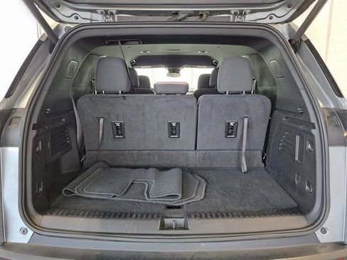 Used 2025 Chevrolet Traverse LT image 31