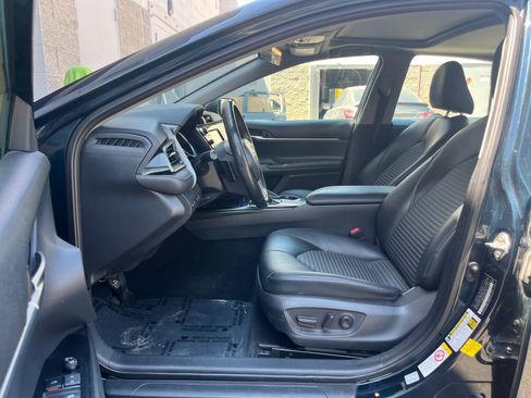 Used 2019 Toyota Camry SE FWD image 11