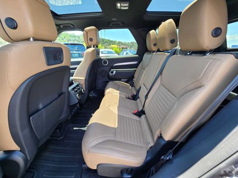 Used 2025 Land Rover Discovery Dynamic SE AWD/4WD image 17