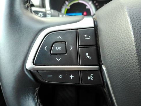 Used 2021 Toyota Highlander XLE image 42