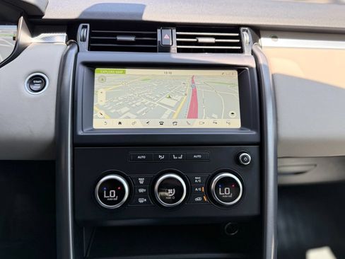 Used 2020 Land Rover Discovery Landmark AWD/4WD image 17