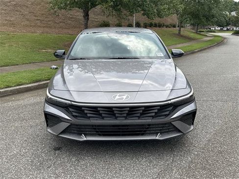 New 2025 Hyundai Elantra SEL image 2