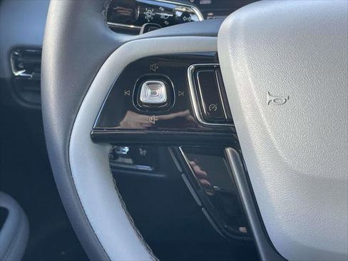 Used 2022 Lincoln Corsair Standard w/ Equipment Group 101A image 20