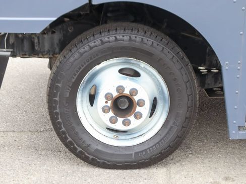 Used 2019 Ford E-450 and Econoline 450 Super Duty RWD image 36