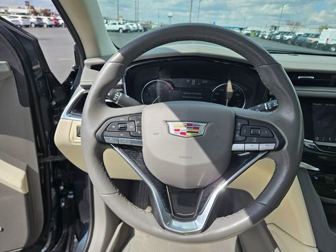 Used 2020 Cadillac XT6 Premium Luxury w/ LPO, Floor Liner Package FWD image 21