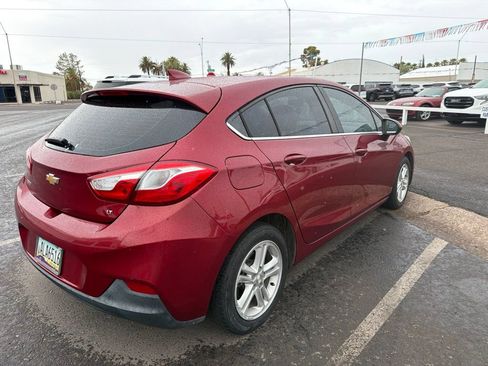 Used 2017 Chevrolet Cruze LT FWD image 3