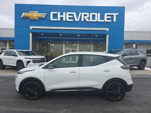 Used 2023 Chevrolet Bolt EUV Premier w/ Sun & Sound Package image 3