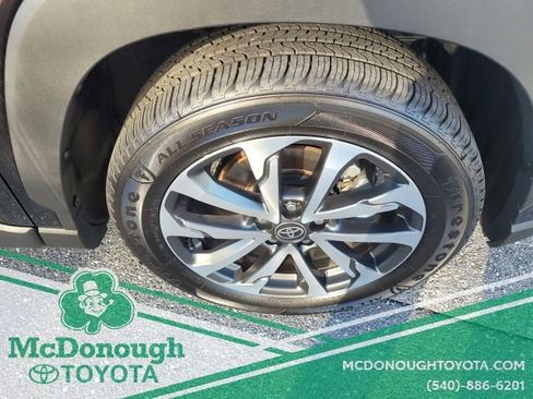 Certified 2024 Toyota Corolla Cross XLE image 26