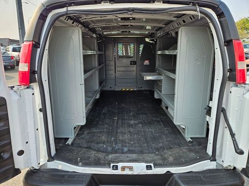 Used 2016 Chevrolet Express 2500 image 16