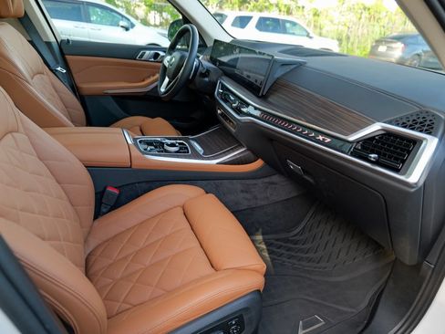 Used 2025 BMW X7 xDrive40i w/ Premium Package AWD/4WD image 40