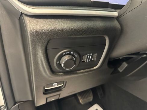 Used 2023 Jeep Grand Cherokee Altitude AWD/4WD image 21