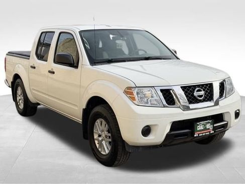 Used 2018 Nissan Frontier SV image 3