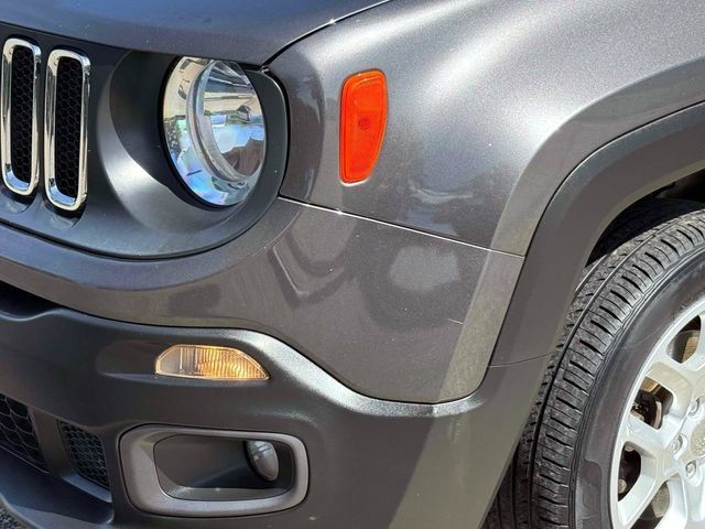 Used 2017 Jeep Renegade Latitude w/ Cold Weather Group AWD/4WD image 10