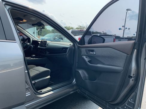 Used 2023 Nissan Rogue SV image 28