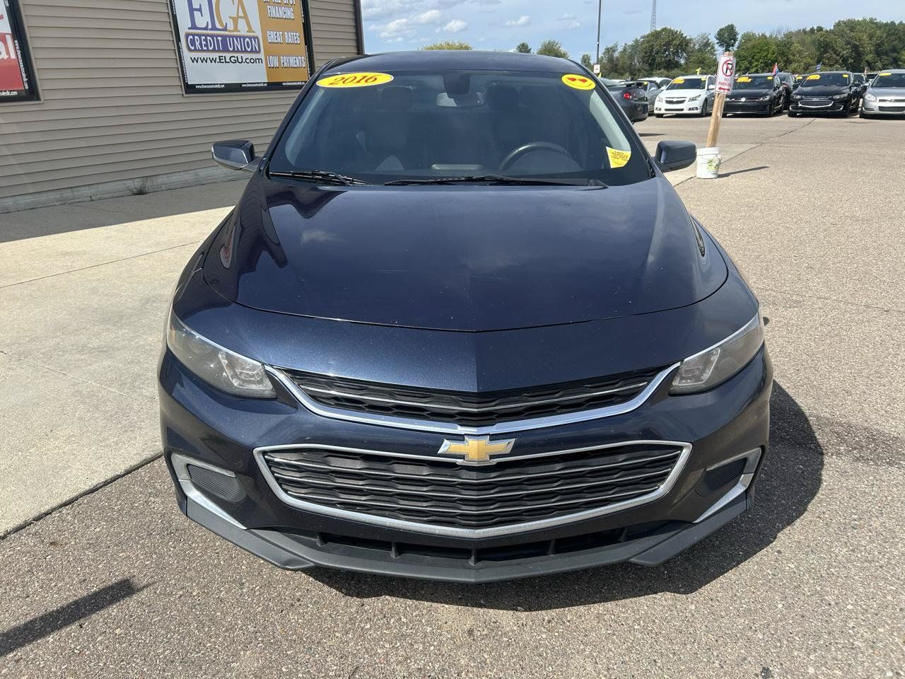 Used 2016 Chevrolet Malibu LT FWD image 2