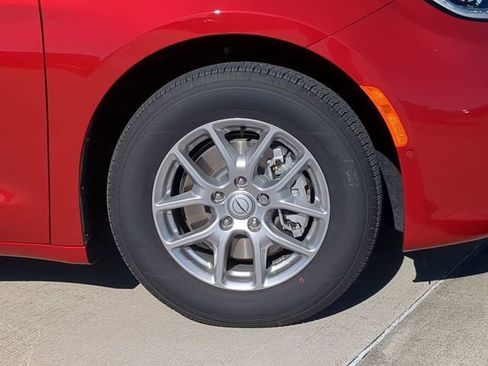 New 2026 Chrysler Pacifica Select image 11