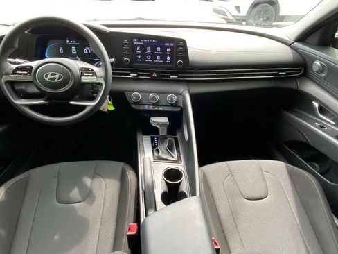 Certified 2025 Hyundai Elantra SE FWD image 26
