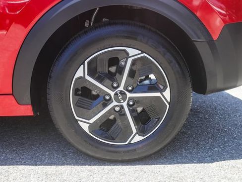 Certified 2025 Kia Niro EX FWD image 12