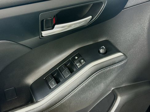 Used 2023 Toyota Highlander XLE AWD/4WD image 19