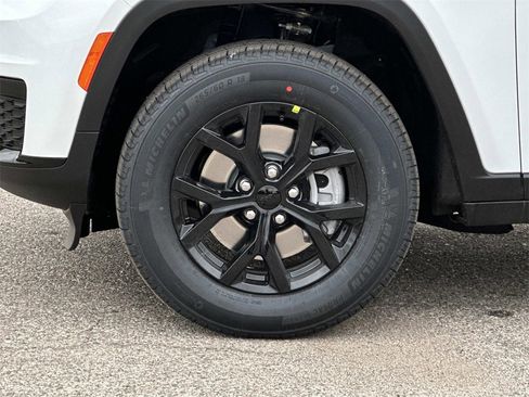 New 2025 Jeep Grand Cherokee L Altitude image 8