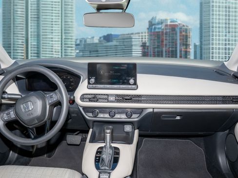 Certified 2025 Honda HR-V LX image 19