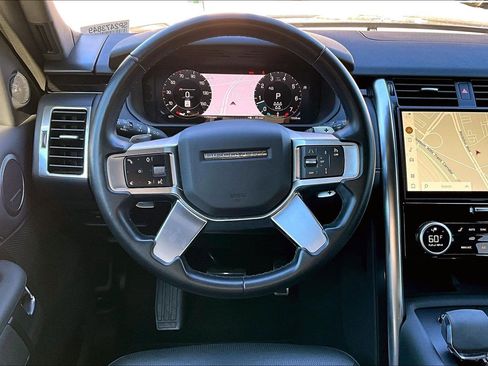 Used 2023 Land Rover Discovery S R-Dynamic image 4