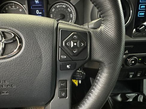 Used 2019 Toyota Tacoma TRD Sport AWD/4WD image 10