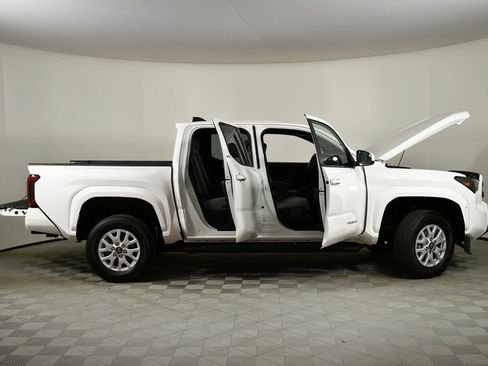 Certified 2025 Toyota Tacoma SR5 image 7