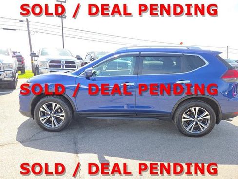 Used 2017 Nissan Rogue SV AWD/4WD image 3