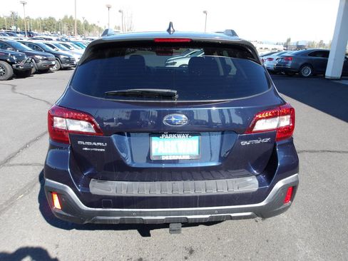 Used 2018 Subaru Outback 2.5i Touring AWD/4WD image 4