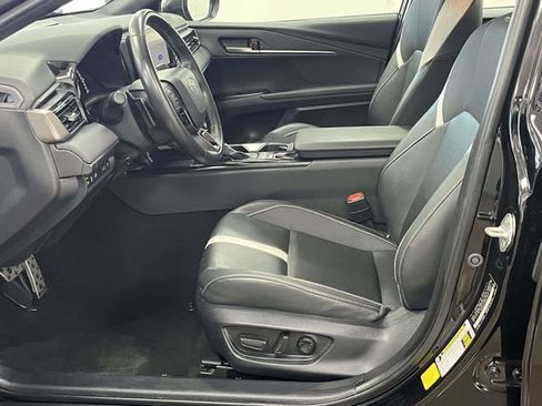 Used 2025 Toyota Camry SE image 14