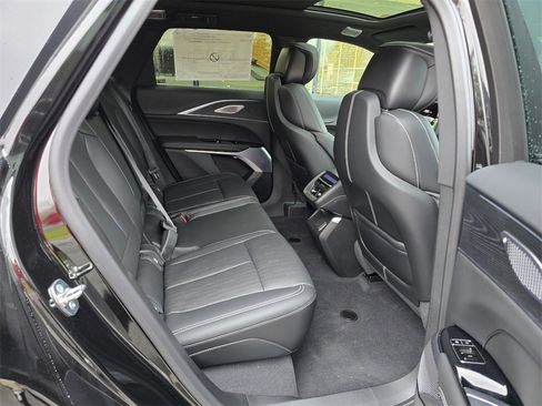 New 2026 Cadillac Lyriq V image 12