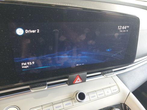 Used 2022 Hyundai Elantra Limited FWD image 25