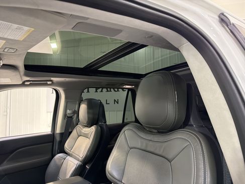 Used 2023 Lincoln Navigator L Black Label image 10