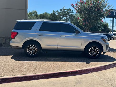 Used 2022 Ford Expedition XL AWD/4WD image 5