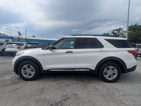 Used 2022 Ford Explorer XLT w/ Equipment Group 202A AWD/4WD image 7