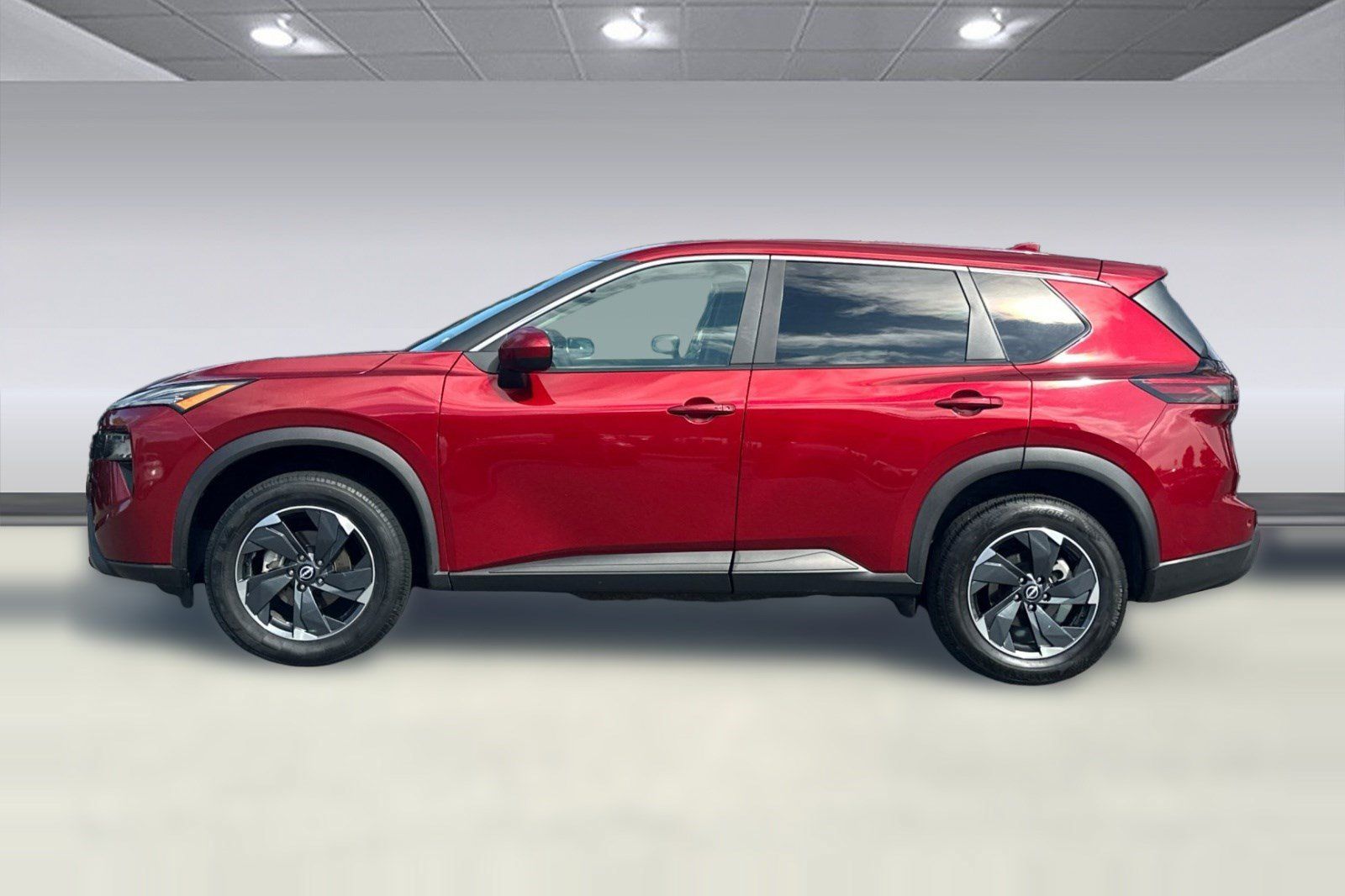 Used 2025 Nissan Rogue SV AWD/4WD image 2