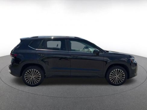 Used 2026 Volkswagen Taos SE FWD image 16