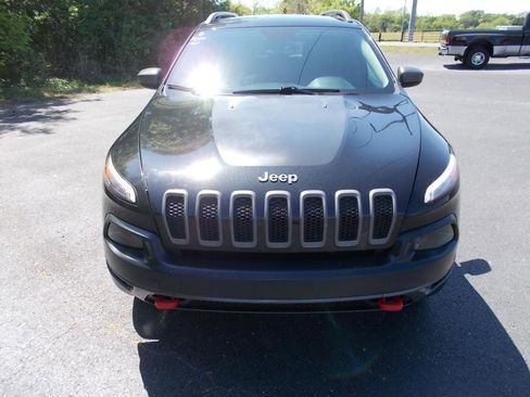 Used 2016 Jeep Cherokee Trailhawk image 9