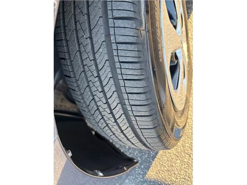 Used 2015 Toyota Prius Three image 21