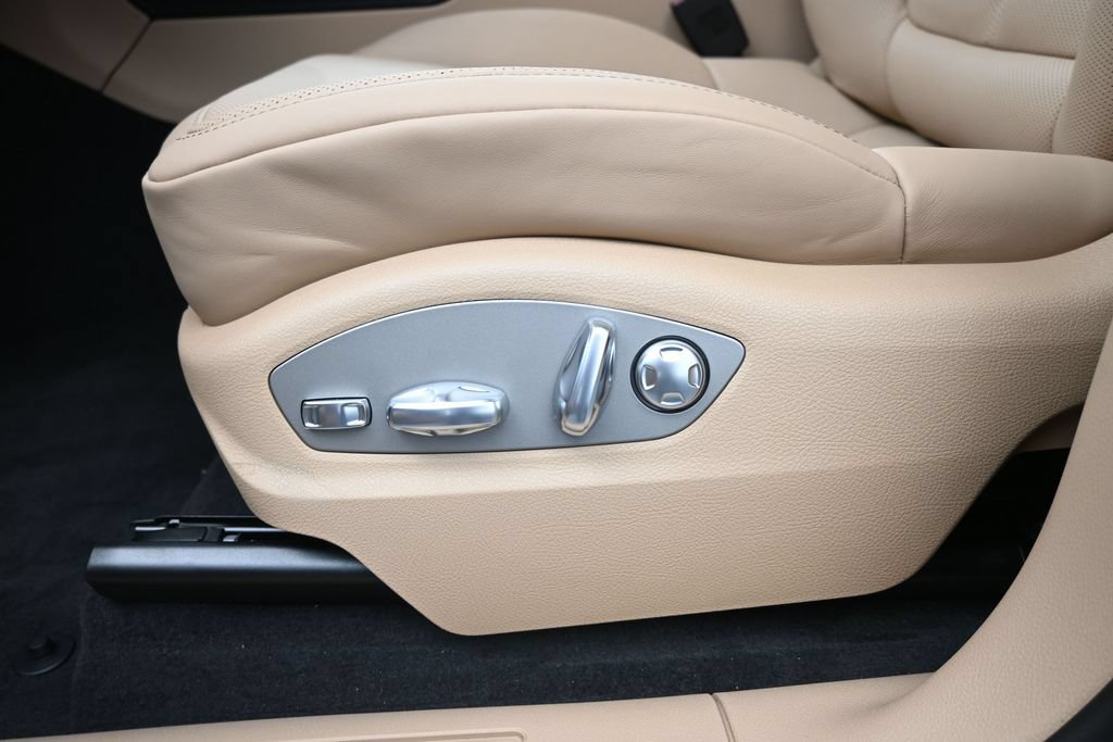 New 2026 Porsche Macan AWD/4WD image 13