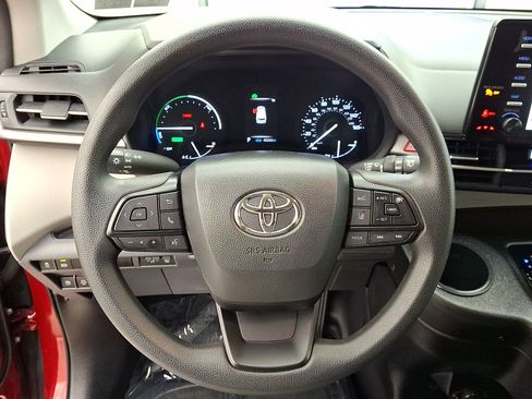 Used 2023 Toyota Sienna LE FWD image 19