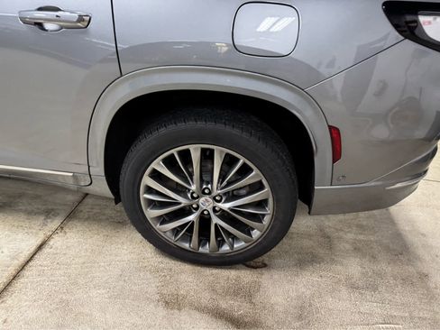 Certified 2025 Buick Enclave Avenir image 9