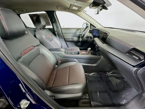 Used 2025 Nissan Kicks SR w/ Interior Electronics Package image 12