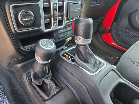 Used 2024 Jeep Wrangler Unlimited Sport AWD/4WD image 18