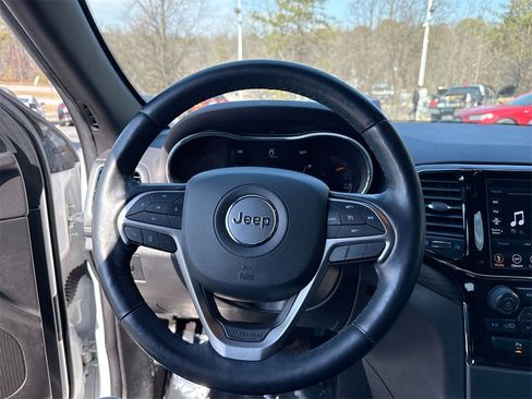 Used 2020 Jeep Grand Cherokee Altitude image 11