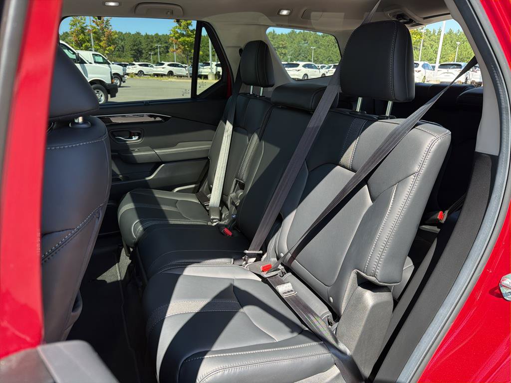 Used 2025 Honda Pilot Touring image 26