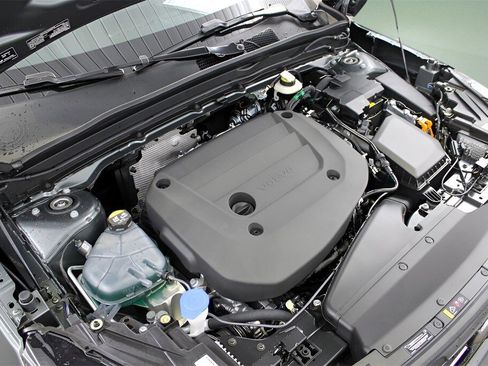 New 2026 Volvo XC40 B5 Ultra w/ Protection Package Premier image 26