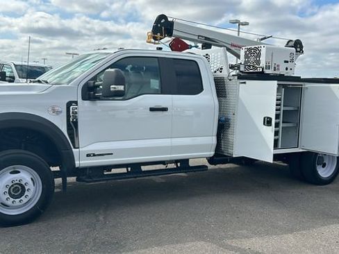 New 2024 Ford F550 4x4 SuperCab Super Duty image 2